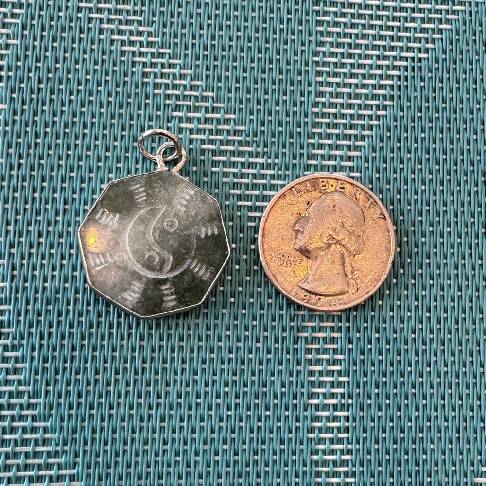 Vintage Green jade and silver Yin-Yang ba gua pendant/amulet - Picture 4 of 6